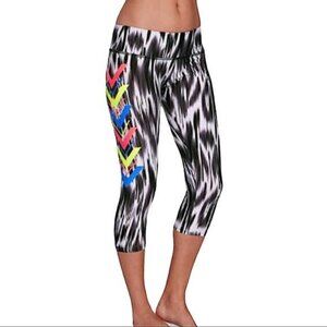 Onzie Colorful Venice Capri Leggings in Sz. S/M